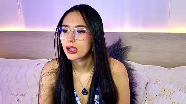 Snapshot of AliceeBloom chatting on February 18, 10:33 am AliceeBloom online show from February 18, 10:33 am