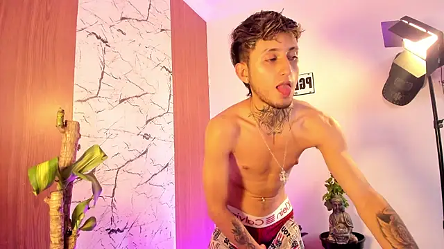 Snapshot of cyber_novaa4 chatting on April 15, 8:20 pm cyber novaa4 online show from April 15, 8:20 pm