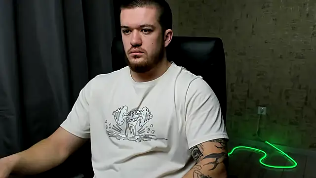 Snapshot of Well_boy chatting on January 17, 7:46 am Well boy online show from January 17, 7:46 am