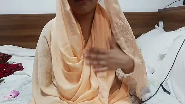 Snapshot of slimthickdesi chatting on July 7, 10:14 pm slimthickdesi online show from July 7, 10:14 pm