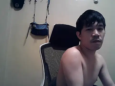 Snapshot of asian_guy67 chatting on May 2, 6:29 am asian guy67 online show from May 2, 6:29 am