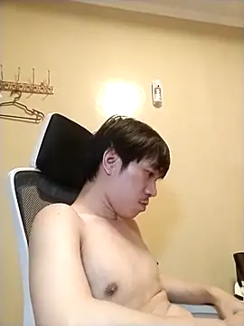 Snapshot of asian_guy67 chatting on May 29, 7:45 pm asian guy67 online show from May 29, 7:45 pm
