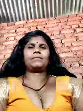 Snapshot of Hot_di97 chatting on April 2, 5:05 am Hot di97 online show from April 2, 5:05 am