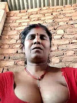 Snapshot of Hot_di97 chatting on April 6, 3:15 am Hot di97 online show from April 6, 3:15 am