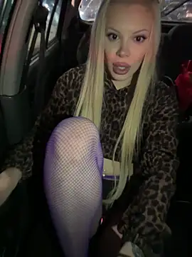 Snapshot of AlyssaFoxx_ chatting on February 4, 7:20 pm AlyssaFoxx online show from February 4, 7:20 pm