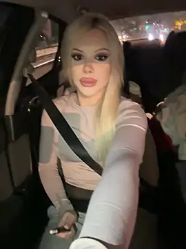 Snapshot of AlyssaFoxx_ chatting on February 22, 6:17 pm AlyssaFoxx online show from February 22, 6:17 pm