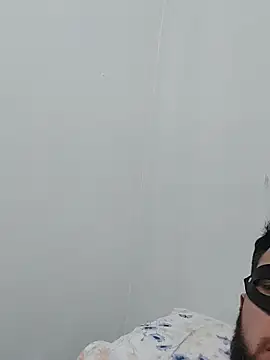 Snapshot of casal1001 chatting on February 17, 1:57 am casal1001 online show from February 17, 1:57 am