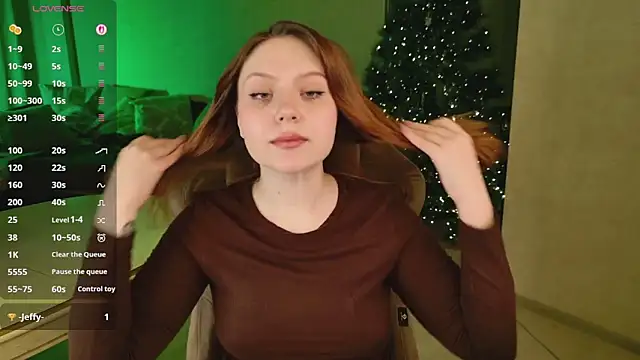 Snapshot of YouHoldMe chatting on February 20, 4:07 pm YouHoldMe online show from February 20, 4:07 pm