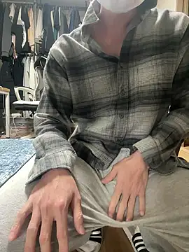 Snapshot of Alexkimsumin chatting on April 16, 1:45 pm Alexkimsumin online show from April 16, 1:45 pm