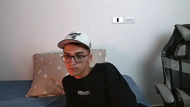 Snapshot of Nico_viper_1 chatting on January 15, 10:02 pm Nico viper 1 online show from January 15, 10:02 pm