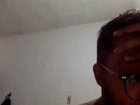 Snapshot of Tito_12_ chatting on February 18, 4:52 am Tito 12 online show from February 18, 4:52 am