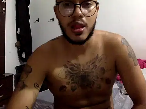 Snapshot of Tito_12_ chatting on March 3, 4:40 am Tito 12 online show from March 3, 4:40 am