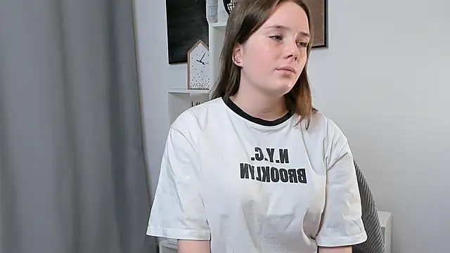 Snapshot of GenevieNyreen chatting on January 12, 11:26 am GenevieNyreen online show from January 12, 11:26 am