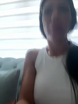 Missolevelvet online show from May 24, 8:19 am