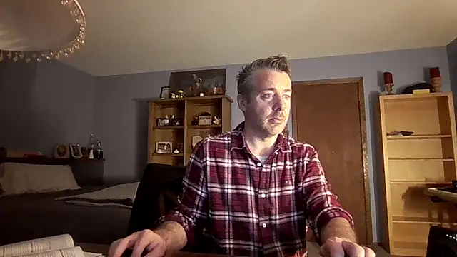 chrisw8140 online show from March 15, 3:12 am