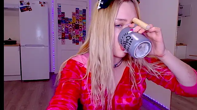 sailormoon666  online show from February 24, 6:00 am