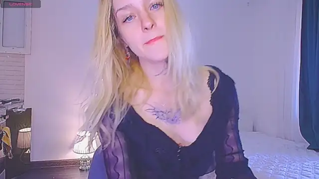 sailormoon666  online show from April 12, 6:40 am