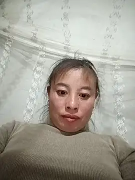 Snapshot of kaia-cam chatting on January 13, 12:54 pm kaia-cam online show from January 13, 12:54 pm