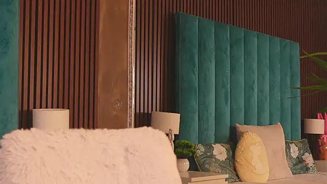 AnyaHappiness online show from April 10, 5:45 am