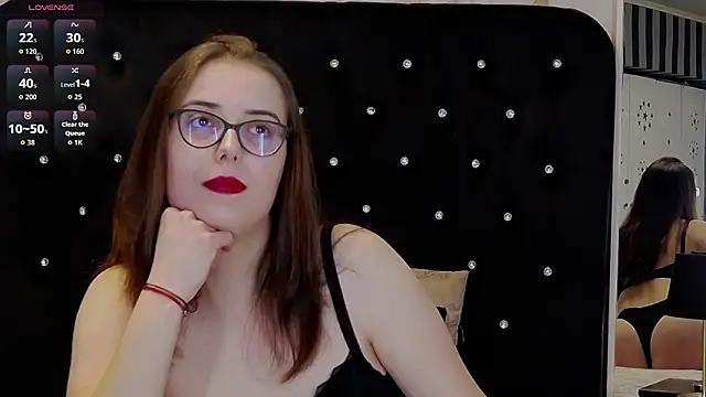 Snapshot of JulieAnnX chatting on February 3, 6:22 am JulieAnnX online show from February 3, 6:22 am