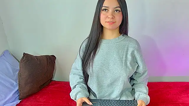 Snapshot of Anniecute__ chatting on April 15, 5:42 pm Anniecute online show from April 15, 5:42 pm