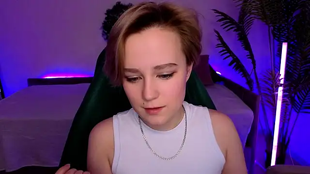 Snapshot of Ellie_Heavenly chatting on January 14, 8:09 am Ellie Heavenly online show from January 14, 8:09 am