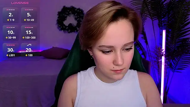 Snapshot of Ellie_Heavenly chatting on January 18, 8:29 am Ellie Heavenly online show from January 18, 8:29 am