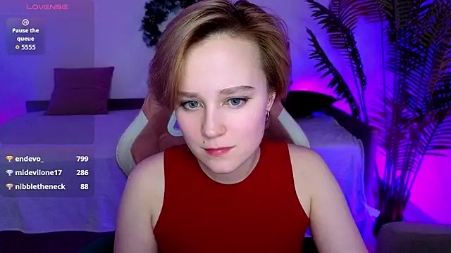 Snapshot of Ellie_Heavenly chatting on January 31, 7:11 pm Ellie Heavenly online show from January 31, 7:11 pm