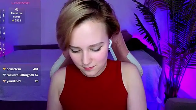 Snapshot of Ellie_Heavenly chatting on February 1, 7:18 am Ellie Heavenly online show from February 1, 7:18 am