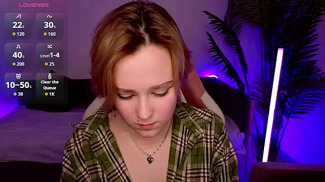 Snapshot of Ellie_Heavenly chatting on February 7, 8:51 am Ellie Heavenly online show from February 7, 8:51 am