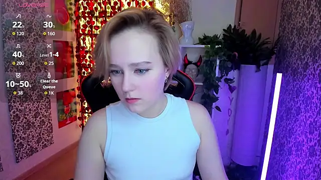 Snapshot of Ellie_Heavenly chatting on February 18, 8:54 am Ellie Heavenly online show from February 18, 8:54 am