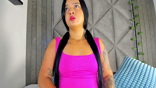 ChloeeMiller   online show from February 13, 11:39 am