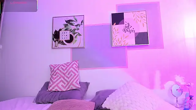 april jones05 online show from March 28, 1:00 pm