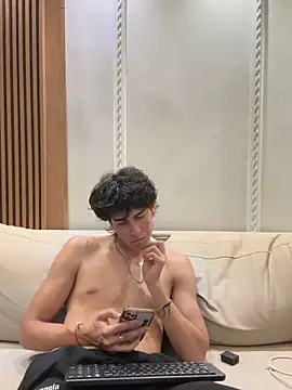 Snapshot of noahx_valko chatting on February 18, 5:25 am noahx valko online show from February 18, 5:25 am