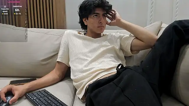 Snapshot of noahx_valko chatting on February 27, 1:00 pm noahx valko online show from February 27, 1:00 pm