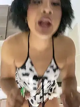 Snapshot of valeria_19x chatting on February 2, 8:24 am valeria 19x online show from February 2, 8:24 am