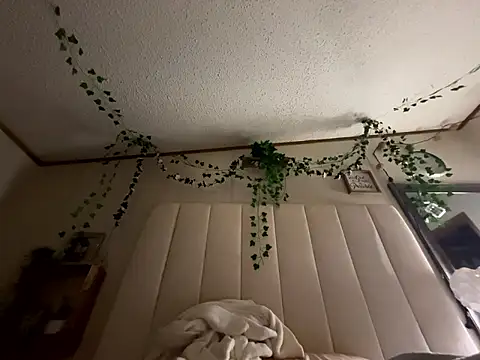 Snapshot of Edd2155ggt chatting on January 13, 12:27 am Edd2155ggt online show from January 13, 12:27 am