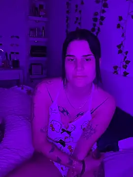 julieeeeee75 online show from January 14, 9:52 pm