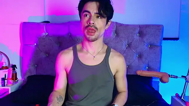 Ethan Briggs  online show from March 5, 3:35 am