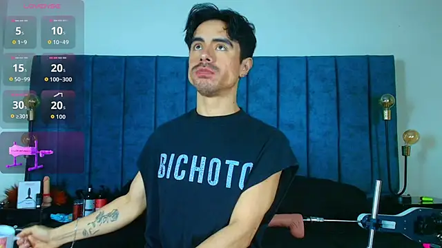 Ethan Briggs  online show from April 1, 3:40 am