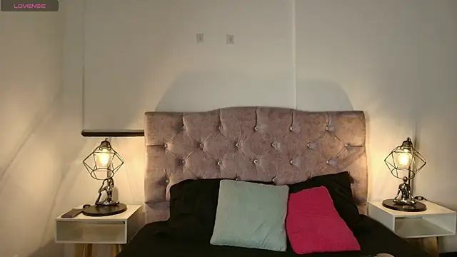 Ethan Briggs  online show from April 3, 3:48 am