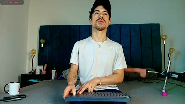 Ethan Briggs  online show from April 6, 3:37 am