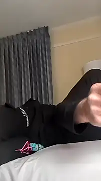 Snapshot of sterng6969 chatting on February 7, 3:43 am sterng6969 online show from February 7, 3:43 am