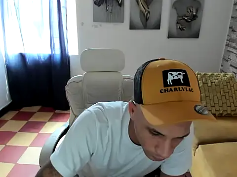 danisegura online show from January 13, 2:44 pm