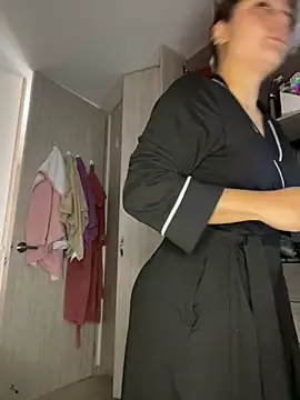 Pretty  Milf online show from June 11, 12:58 pm