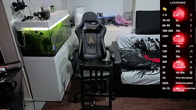 Rayzel White online show from March 2, 8:04 pm