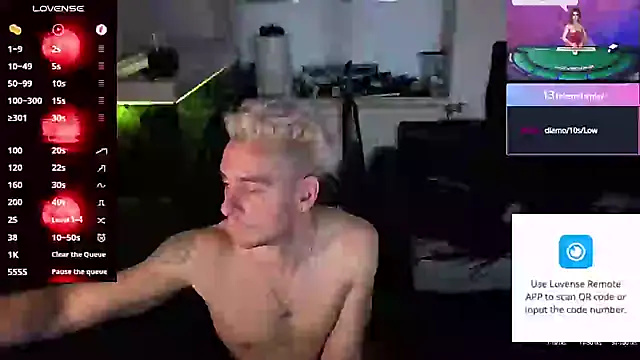 Rayzel White online show from May 16, 2:19 am