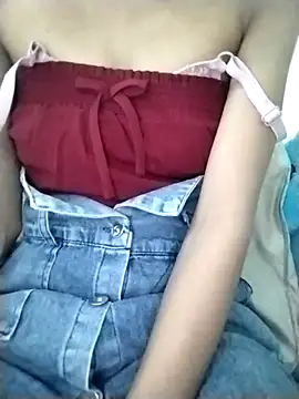 Snapshot of Lisa_xx2 chatting on February 22, 11:53 am Lisa xx2 online show from February 22, 11:53 am