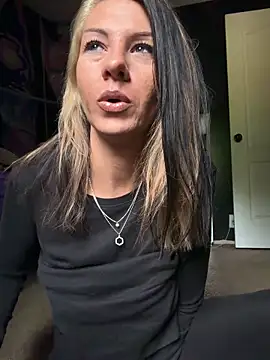 tastemecaroline online show from April 30, 1:17 pm