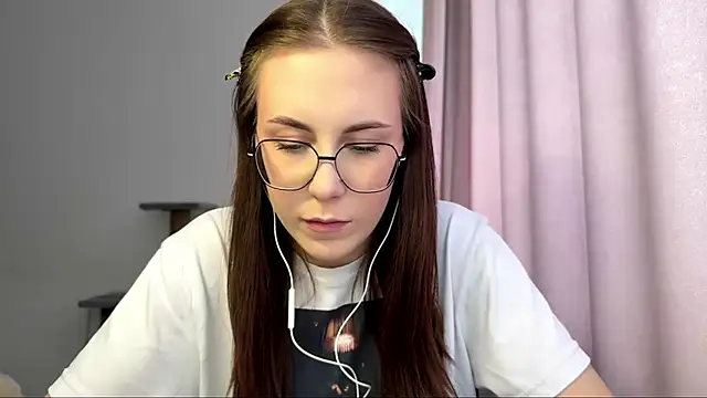 JanelleCourville online show from February 22, 11:20 am